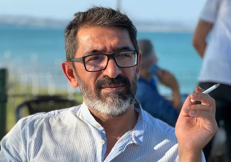 Geçmişe Atılan Kördüğüm / Deniz Çınarcık
