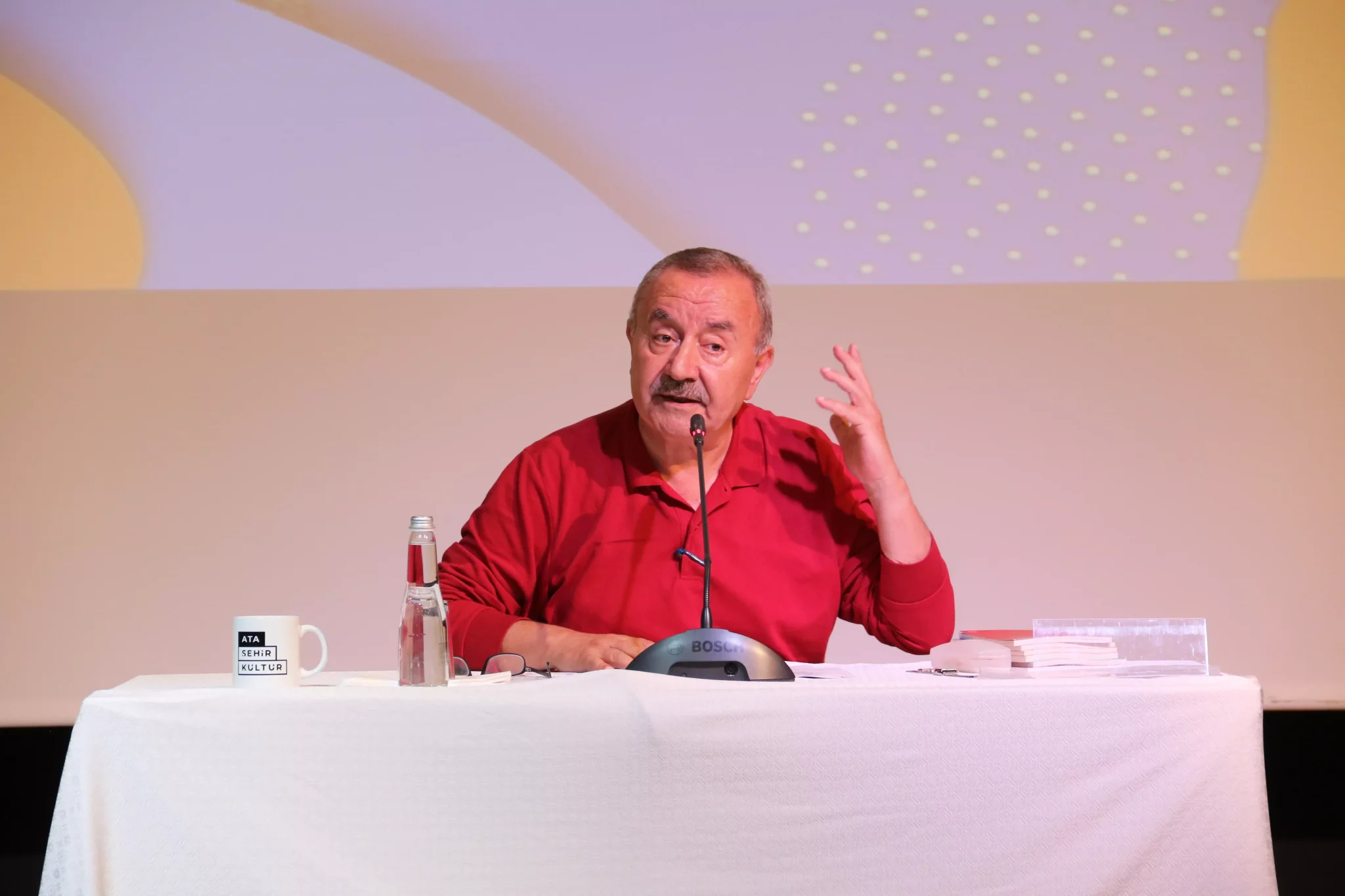 Tanrı Çocuktur / Yavuz Arkın